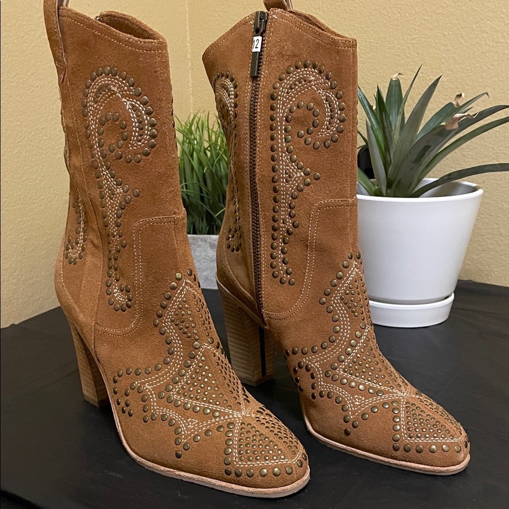Donald J Pliner Olivia Spol Boots 9.5 Saddle Oily Suede NWOT! Studded | Heels
